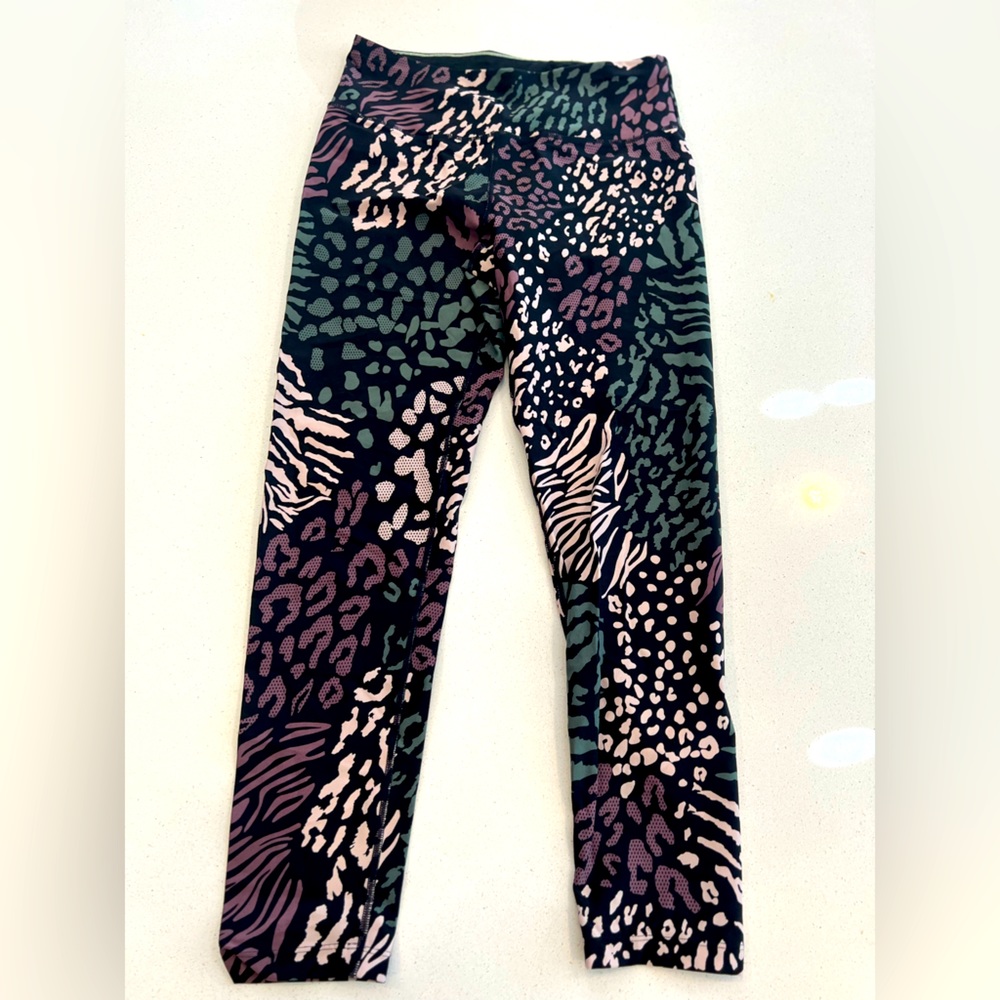 Calvin Klein work out capris, size medium
